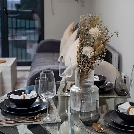 Springwell Suite - City Centre - Balcony & Pool Table - 3 Bed Leeds  Exterior photo