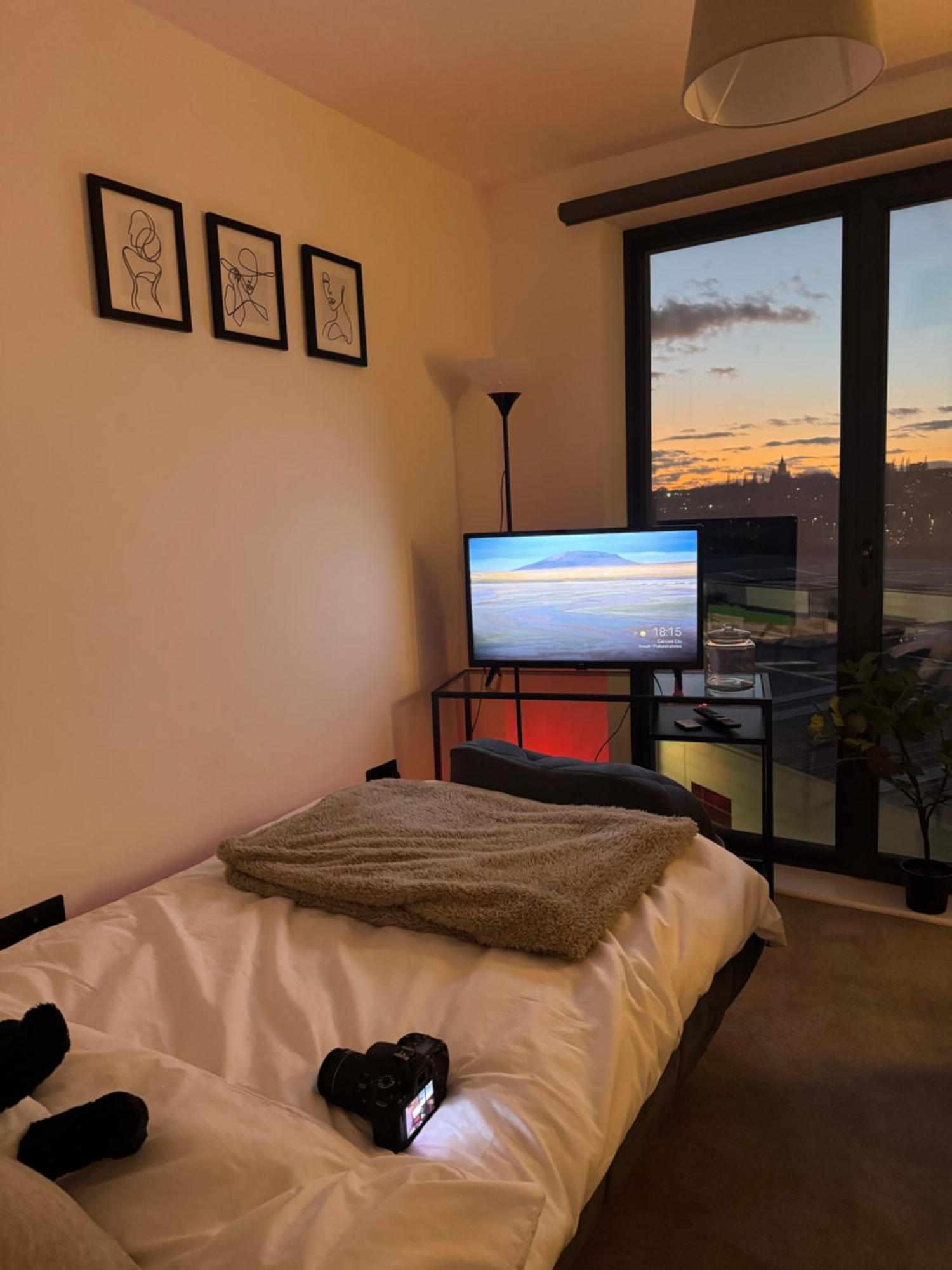 Apartment Springwell - Centre - Balcony & Pool Table - 3 Bed