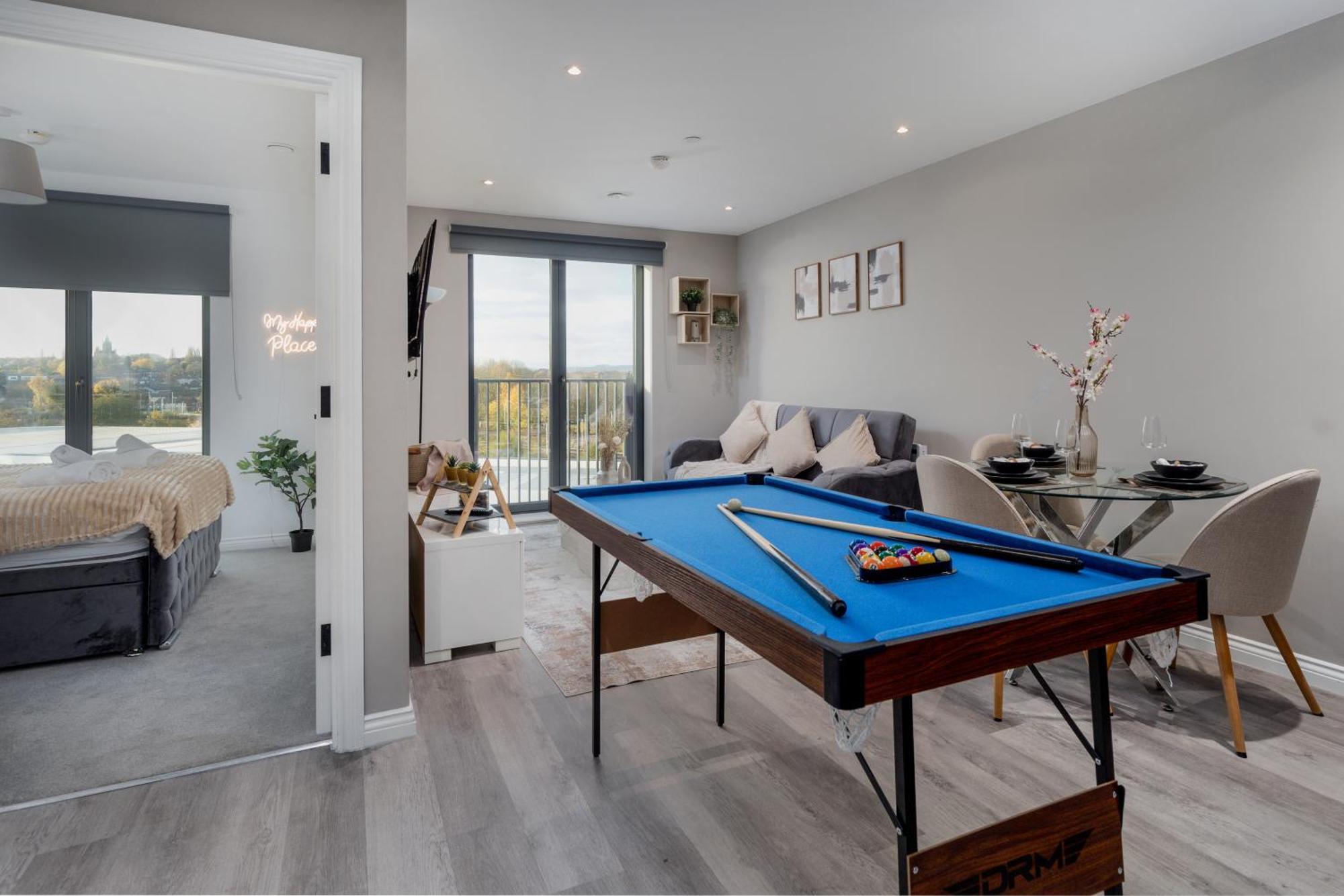 Apartment Springwell - Centre - Balcony & Pool Table - 3 Bed